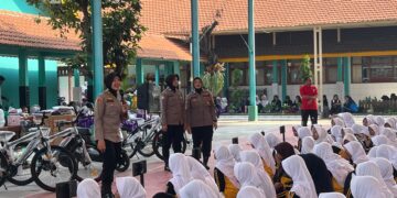 Polwan Goes to School, Edukasi Siswa SMPN 2 Krian tentang Bahaya Bullying, Narkoba dan Kekerasan