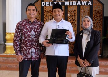 Tas Kulit Sidoarjo Tembus Paris, Subandi Dorong Acapcop Naik Kelas ke Pasar Internasional.