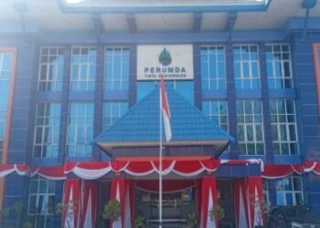 Semarakkan HUT ke-81 RI, Perumda Tirta Kanjuruhan Bagikan Bendera Merah Putih Gratis ke Masyarakat Malang
