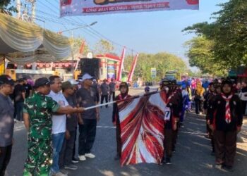 Gerak Jalan Meriahkan HUT ke-81 RI di Kecamatan Dukun Gresik, UMKM Ikut Bergerak