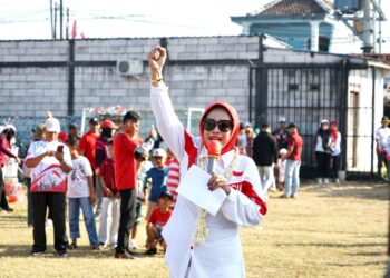 Semarak HUT Ke-81 RI Mimik Idayana Keliling Sidoarjo Sapa Warga dan Dorong Gotong Royong.