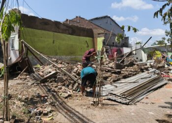 12 Lapak Samping GOR Ken Arok Dibongkar Pemkot Malang