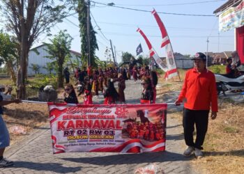Meriahkan HUT Ke-81 RI, Warga Guranganyar Suguhkan Karnaval Penuh Kreasi