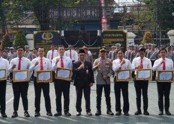 Kepala Bakorwil III Malang Berikan Penghargaan kepada Polres Malang, Apresiasi Respons Cepat Ungkap Penipuan Mengatasnamakan Pemprov Jatim