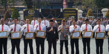 Kepala Bakorwil III Malang Berikan Penghargaan kepada Polres Malang, Apresiasi Respons Cepat Ungkap Penipuan Mengatasnamakan Pemprov Jatim