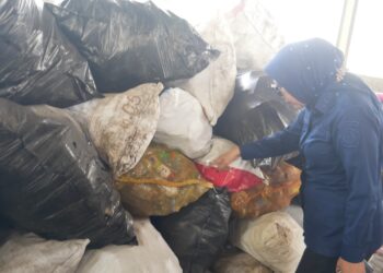 Sidak TPST Krembung, Mimik Idayana Soroti Pengelolaan Sampah yang Bersih dan Cepat