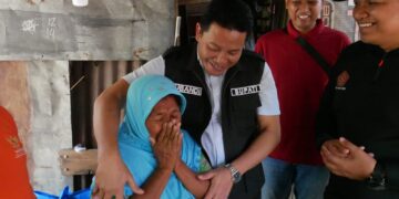 Subandi Turun Langsung Salurkan Kursi Roda dan Bedah Rumah Warga Krembung-Prambon