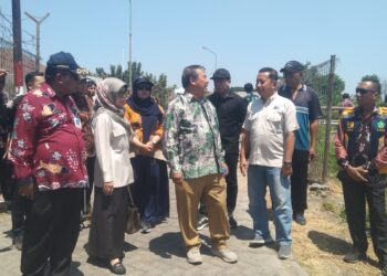 Komisi C DPRD Sidoarjo Inspeksi Jalan Karangbong, Ruang Jalan Menyempit Saat Kendaraan Besar Berpapasan.