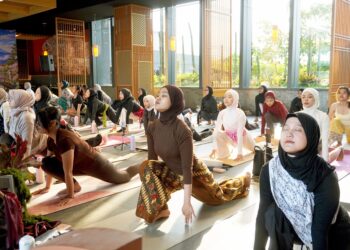 Harmoni Tradisi dan Wellbeing: Grand Mercure Malang Mirama & Het Yoga Studio Rayakan Hari Batik Nasional