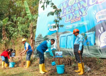 JAGA SUMBER, RAWAT MASA DEPAN! TUGU TIRTA DAN DLH KOTA MALANG GERAK BERSAMA BERSIHKAN SUMBER MERJOSARI