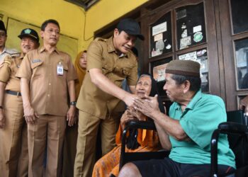 Bantu Warga Berketerbatasan Fisik Bupati Subandi Siapkan Renovasi Rumah dan Kursi Roda