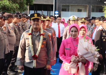 Disambut Pedang Pora AKBP Panji Gedhe Prabawa, Resmi Pimpin Polres Batu