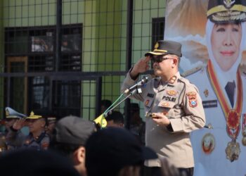 Kapolres Batu Menjadi Pemimpin  Apel pagi di SMA Negeri 2 Kota Batu