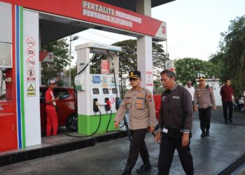Antisipasi Kelangkaan BBM, Kapolres Batu Cek di Sejumlah SPBU