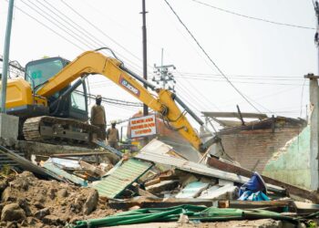 Pemkab Sidoarjo Bongkar 67 Bangunan Liar di Frontage Road, 600 Personel Dikerahkan