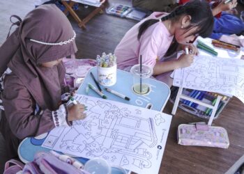 Ratusan Anak Ikuti Lomba Mewarnai Damar Kurung, Re-Opening Food Festival Gresik Semarakkan AKR GEM City