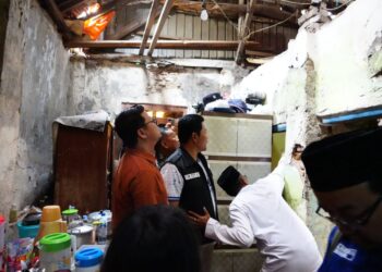 Bupati Sidoarjo Percepat Perbaikan Rumah Warga Miskin, Empat Kursi Roda Disalurkan