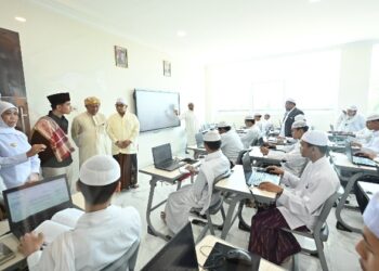 Perkuat Kemandirian Santri di Era Digital, Wapres Tinjau Pelatihan AI dan Robotik di Pasuruan